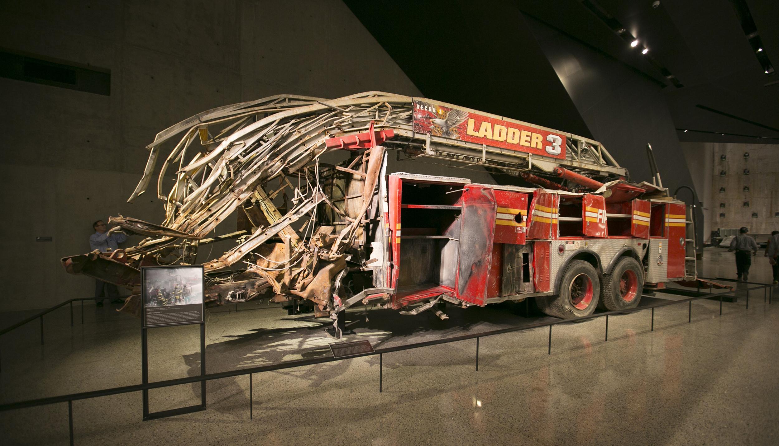Музей 2001 годов. Музей 9/11 в Нью-Йорке. Мемориал 11 сентября в Нью-Йорке музей. Музей 911 Нью-Йорк. National September 11 Memorial & Museum.